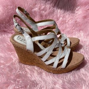 b.o.c. white leather strappy 4” wedge heel buckle close sandal size 9